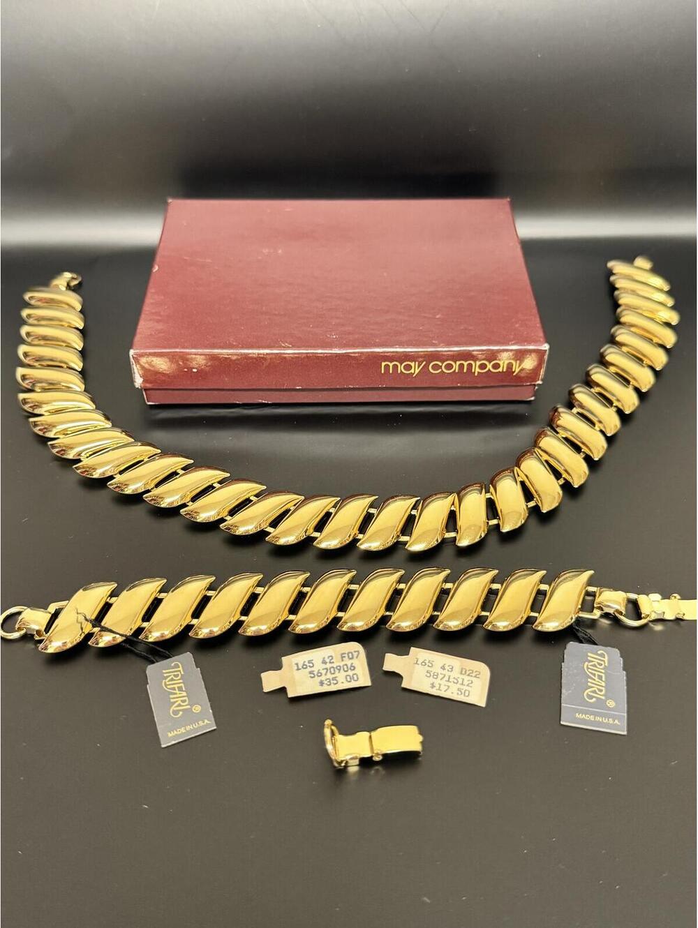 Vintage Trifari Gold Tone Leaf Link Necklace & Bracelet Set w/ Tags May Company